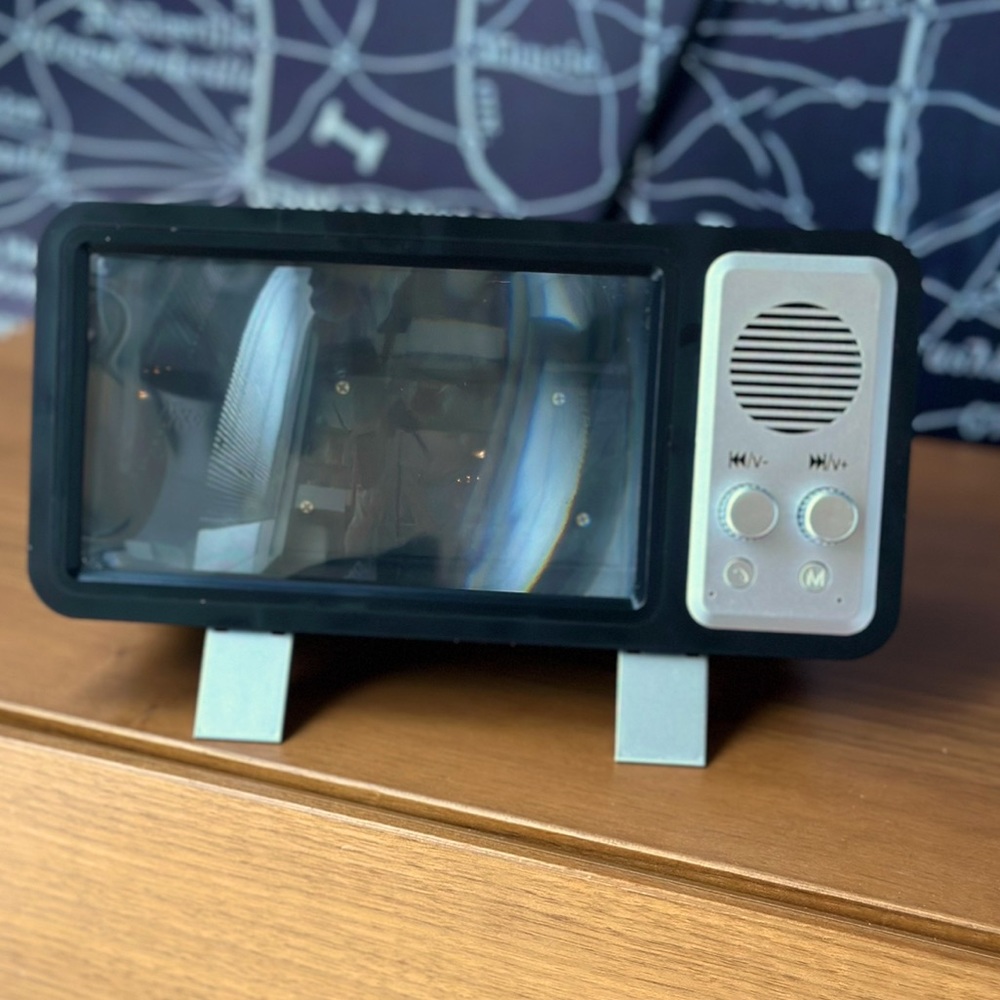 Gabba Goods Screen Magnifier and Speaker